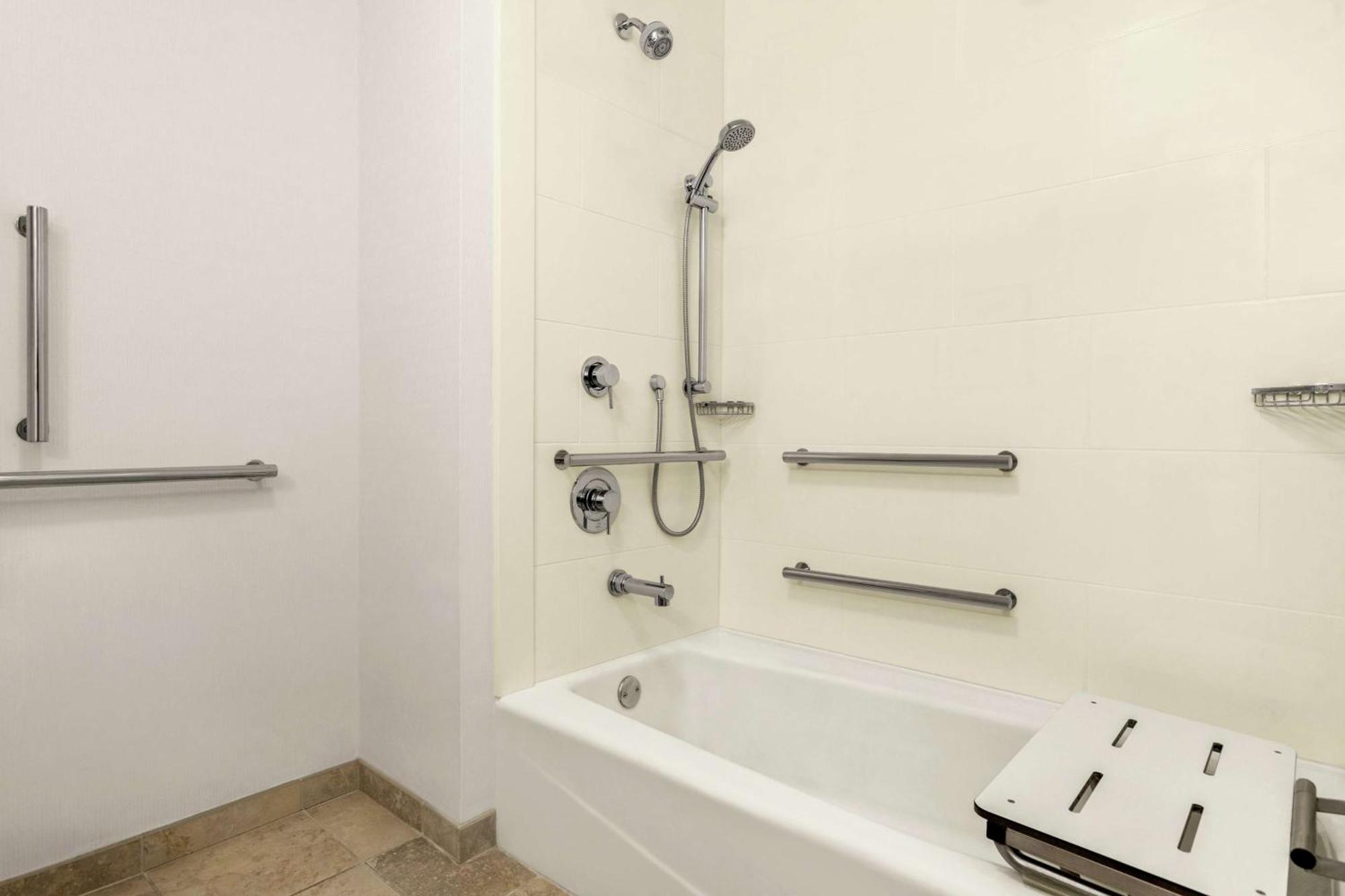Hampton Inn Атенс Екстер'єр фото